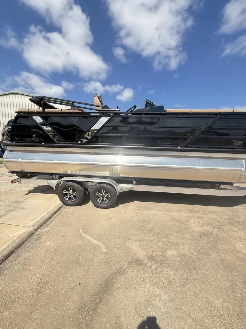 Slide: The Image of Veranda VX22RC Premium Pontoon/Tritoon 2026 - 56