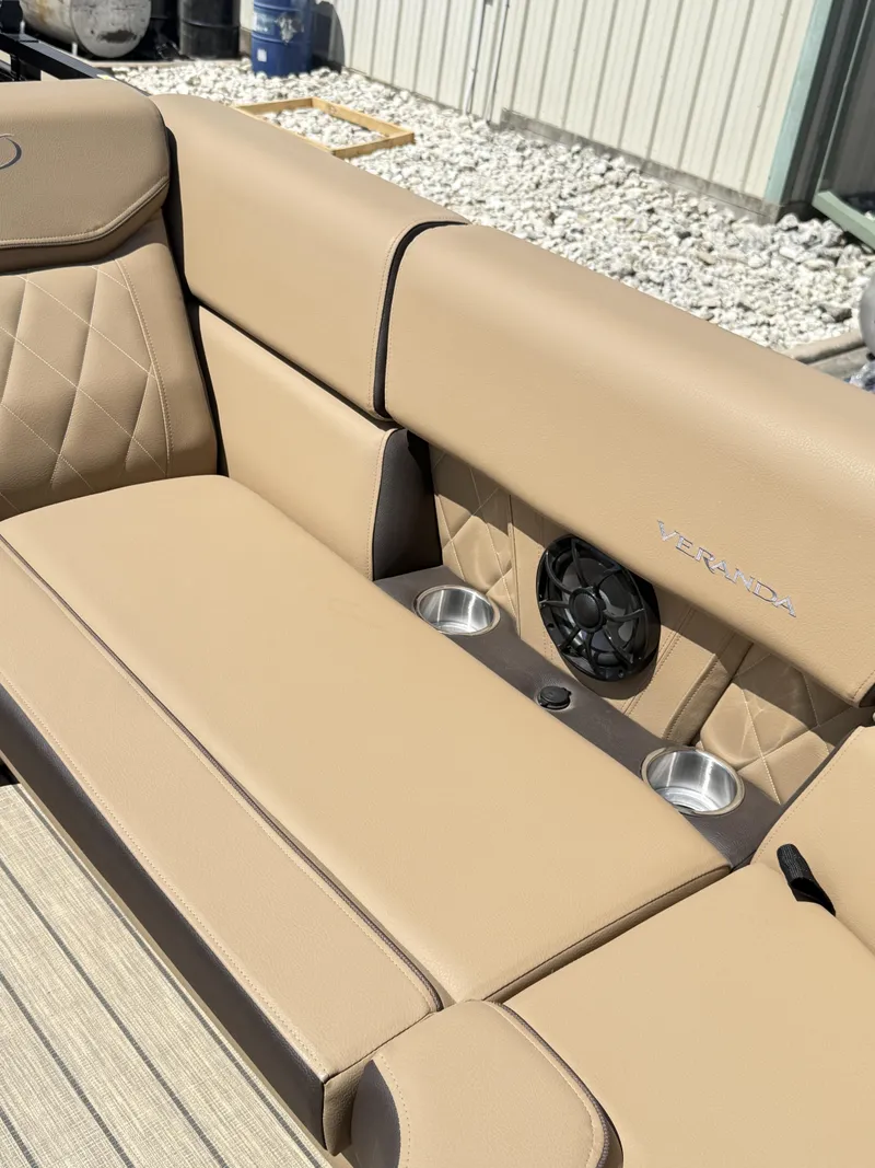 Slide: The Image of Veranda VX22RC Premium Pontoon/Tritoon 2026 - 34