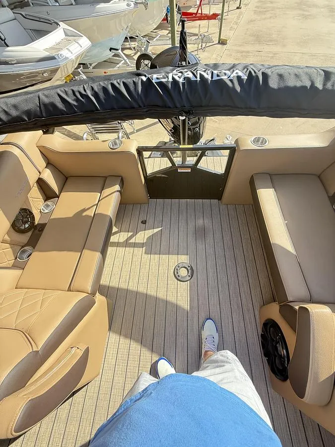 Slide: The Image of Veranda VX22RC Premium Pontoon/Tritoon 2026 - 6