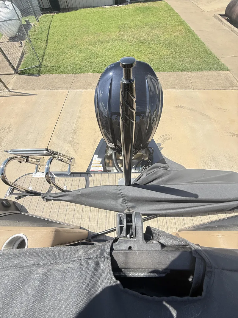 Slide: The Image of Veranda VX22RC Premium Pontoon/Tritoon 2026 - 39