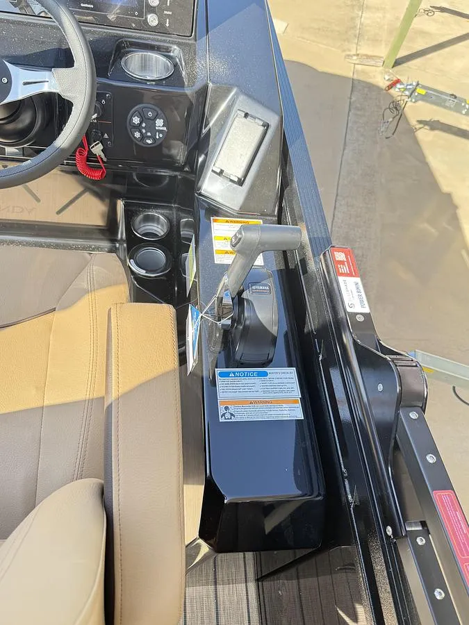 Slide: The Image of Veranda VX22RC Premium Pontoon/Tritoon 2026 - 8