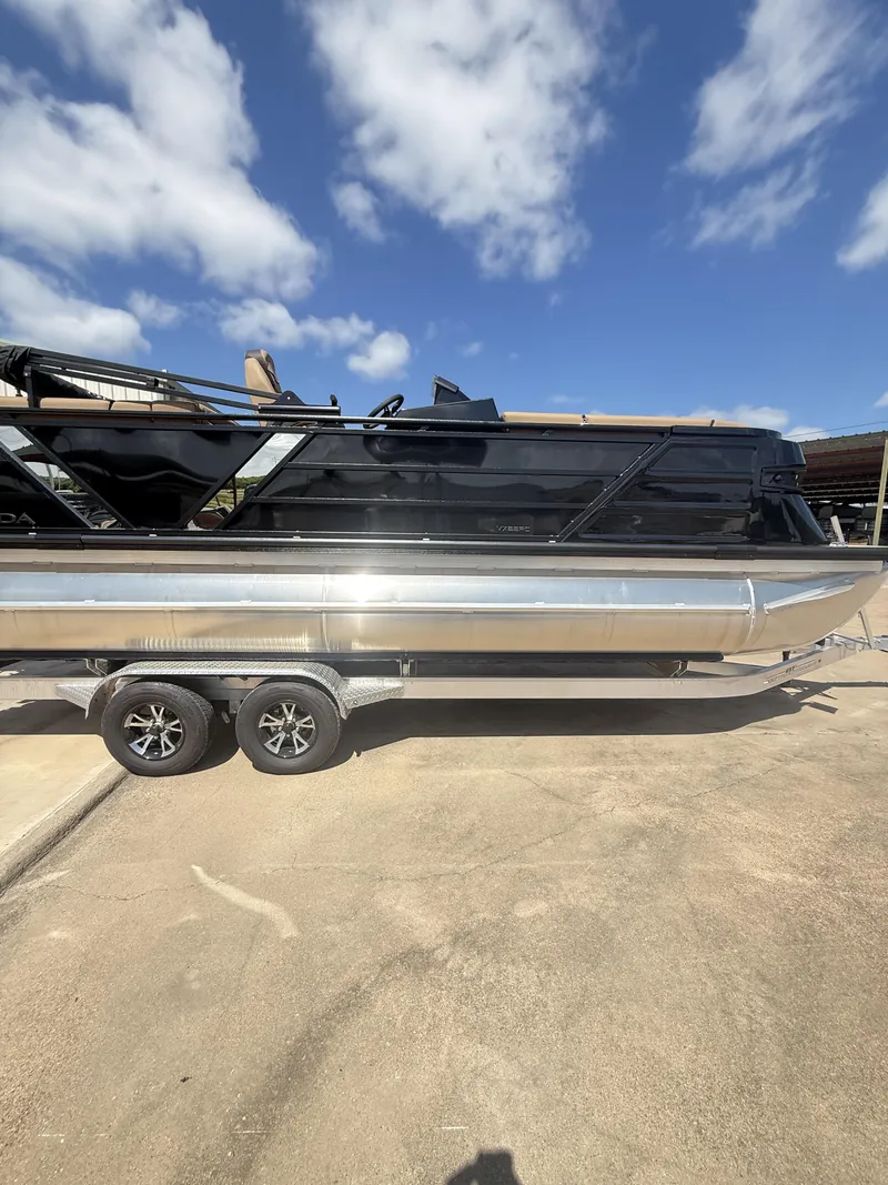 Slide: The Image of Veranda VX22RC Premium Pontoon/Tritoon 2026 - 57