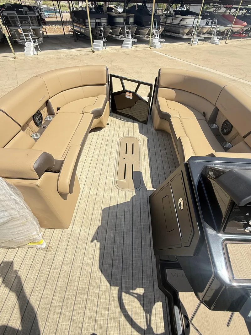 Slide: The Image of Veranda VX22RC Premium Pontoon/Tritoon 2026 - 50