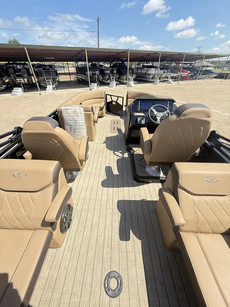 Slide: The Image of Veranda VX22RC Premium Pontoon/Tritoon 2026 - 44