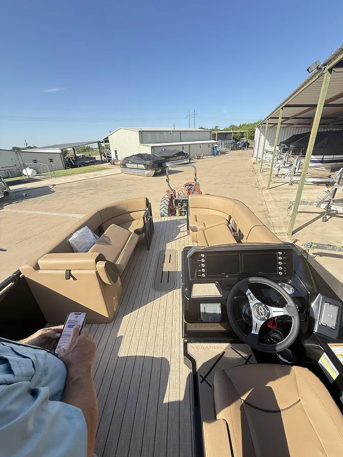 Slide: The Image of Veranda VX22RC Premium Pontoon/Tritoon 2026 - 2