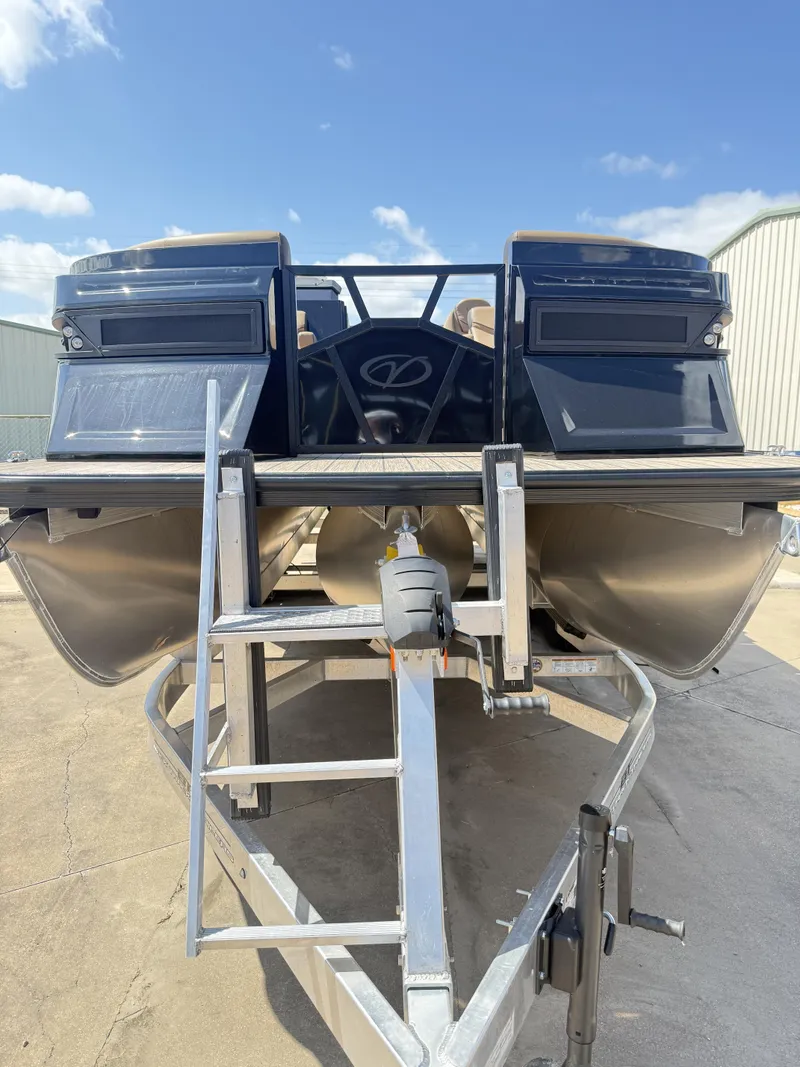 Slide: The Image of Veranda VX22RC Premium Pontoon/Tritoon 2026 - 51