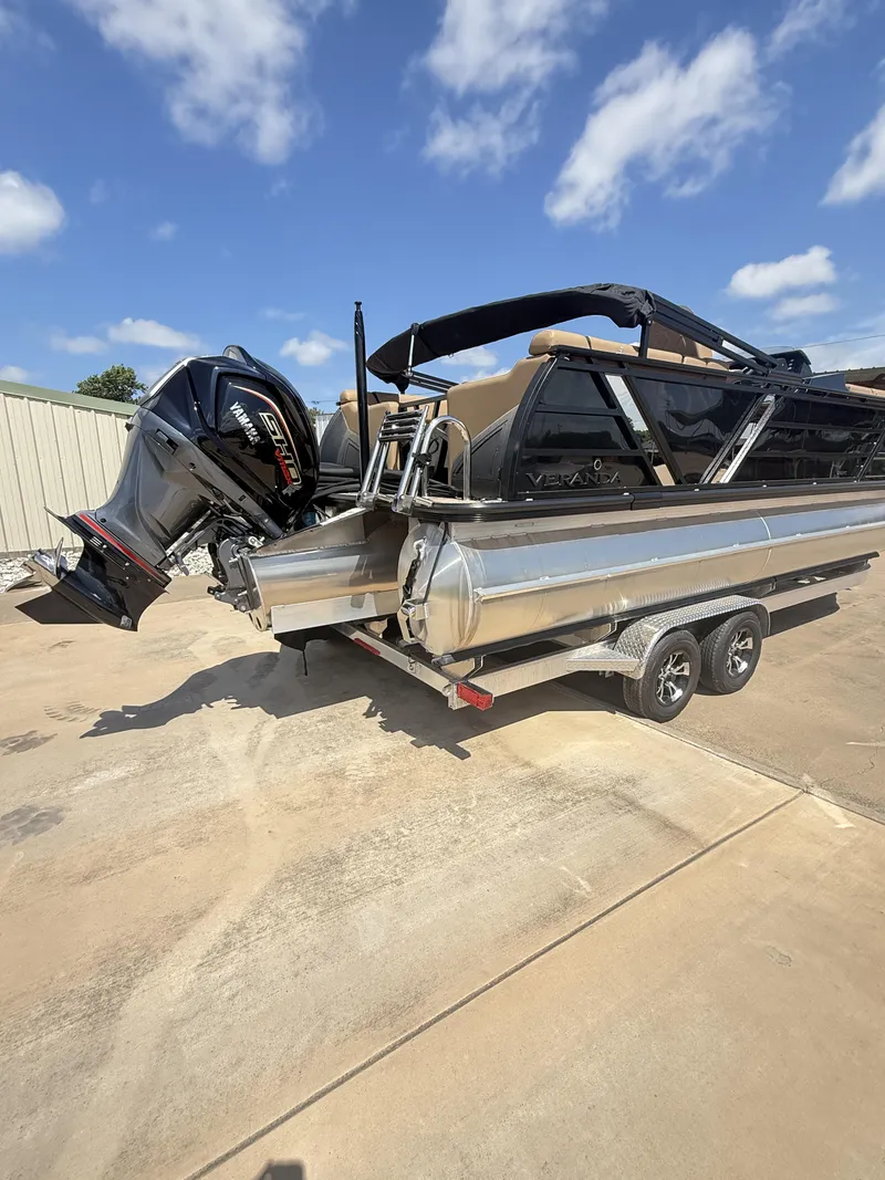 Slide: The Image of Veranda VX22RC Premium Pontoon/Tritoon 2026 - 60