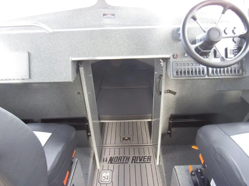 Slide: The Image of North River SEAHAWK OS 3100 SXL 2026 - 18