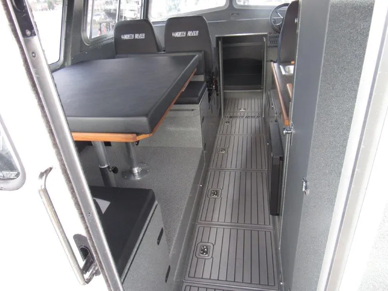 Slide: The Image of North River SEAHAWK OS 3100 SXL 2026 - 24