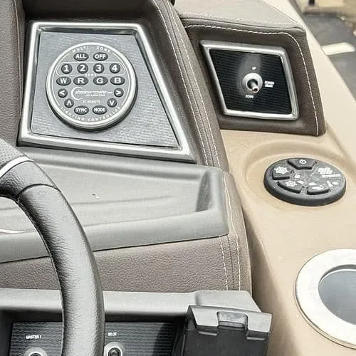 Slide: The Image of Veranda VTX25VLC Pontoon/Tritoon 2023 - 24