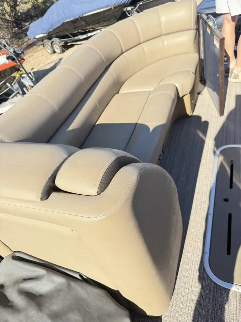 Slide: The Image of Veranda VP25RC Pontoon Pontoon/Tritoon Tritoon XL Package Bitoon Luxury Tritoon OUTBOARD MOTOR 2020 - 4