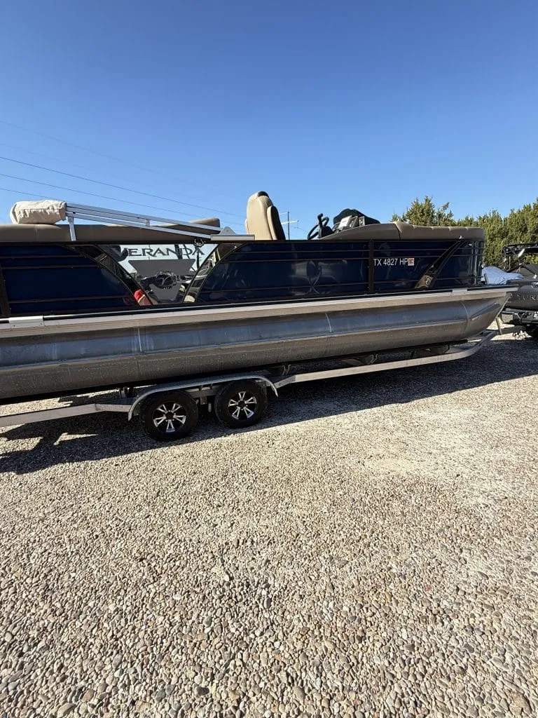 Slide: The Image of Veranda VP25RC Pontoon Pontoon/Tritoon Tritoon XL Package Bitoon Luxury Tritoon OUTBOARD MOTOR 2020 - 9