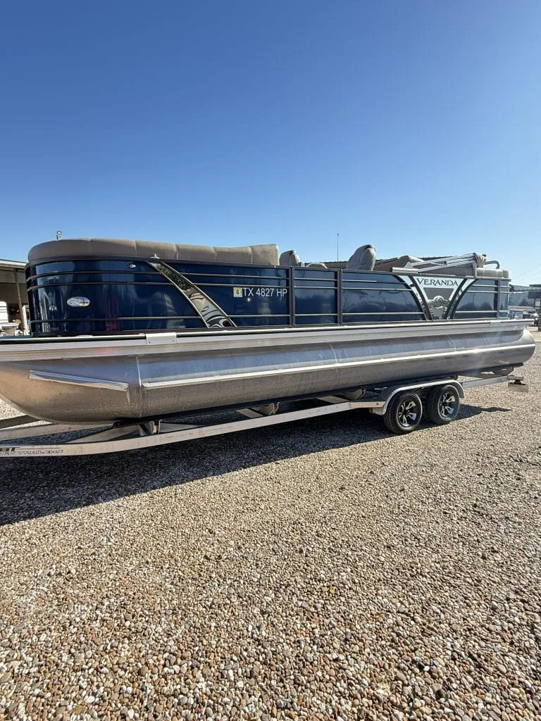 Slide: The Image of Veranda VP25RC Pontoon Pontoon/Tritoon Tritoon XL Package Bitoon Luxury Tritoon OUTBOARD MOTOR 2020 - 7