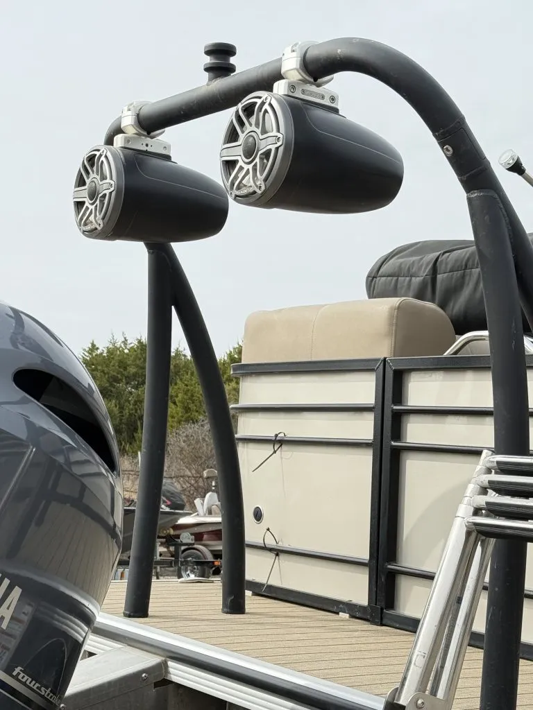 Slide: The Image of Veranda VTX22RC Pontoon 2021 - 3