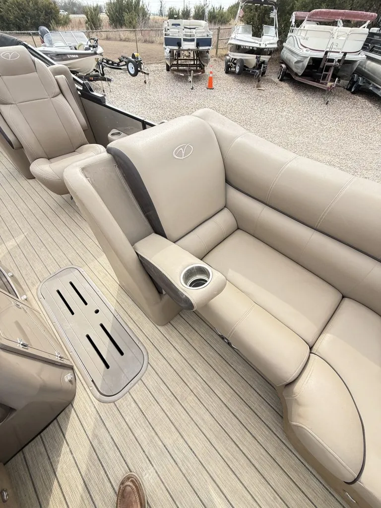 Slide: The Image of Veranda VTX22RC Pontoon 2021 - 9