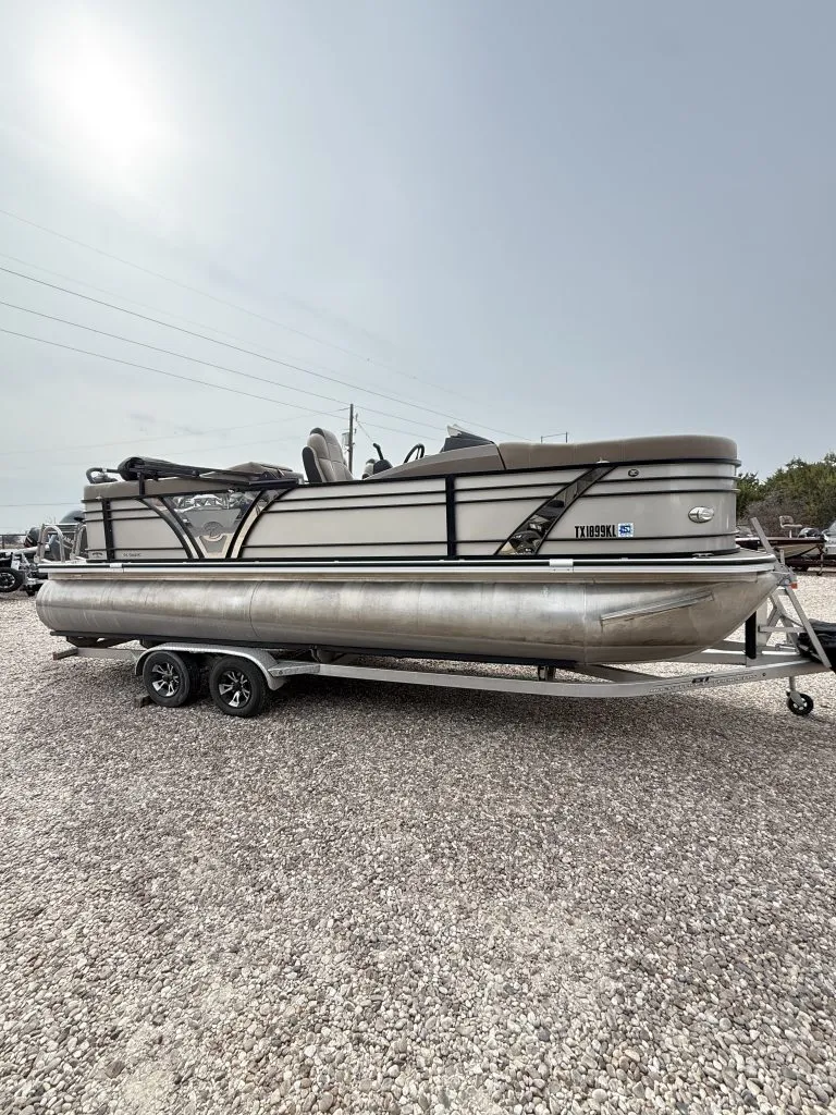 The Image of Veranda VTX22RC Pontoon 2021 - 0