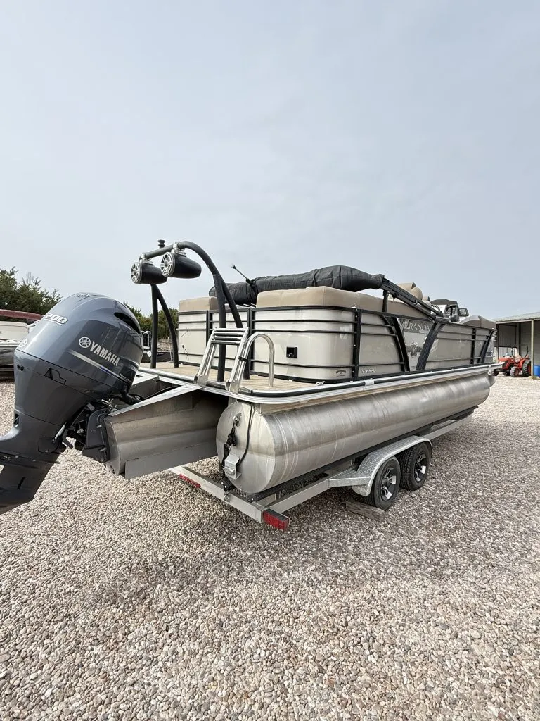 Slide: The Image of Veranda VTX22RC Pontoon 2021 - 1