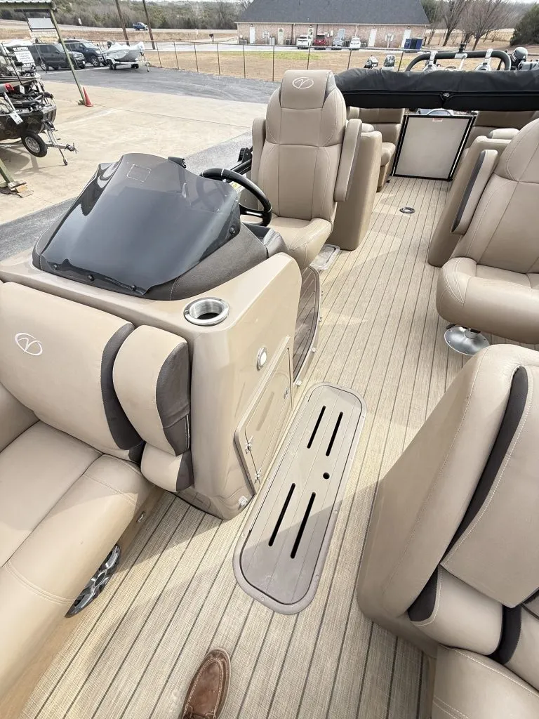 Slide: The Image of Veranda VTX22RC Pontoon 2021 - 8