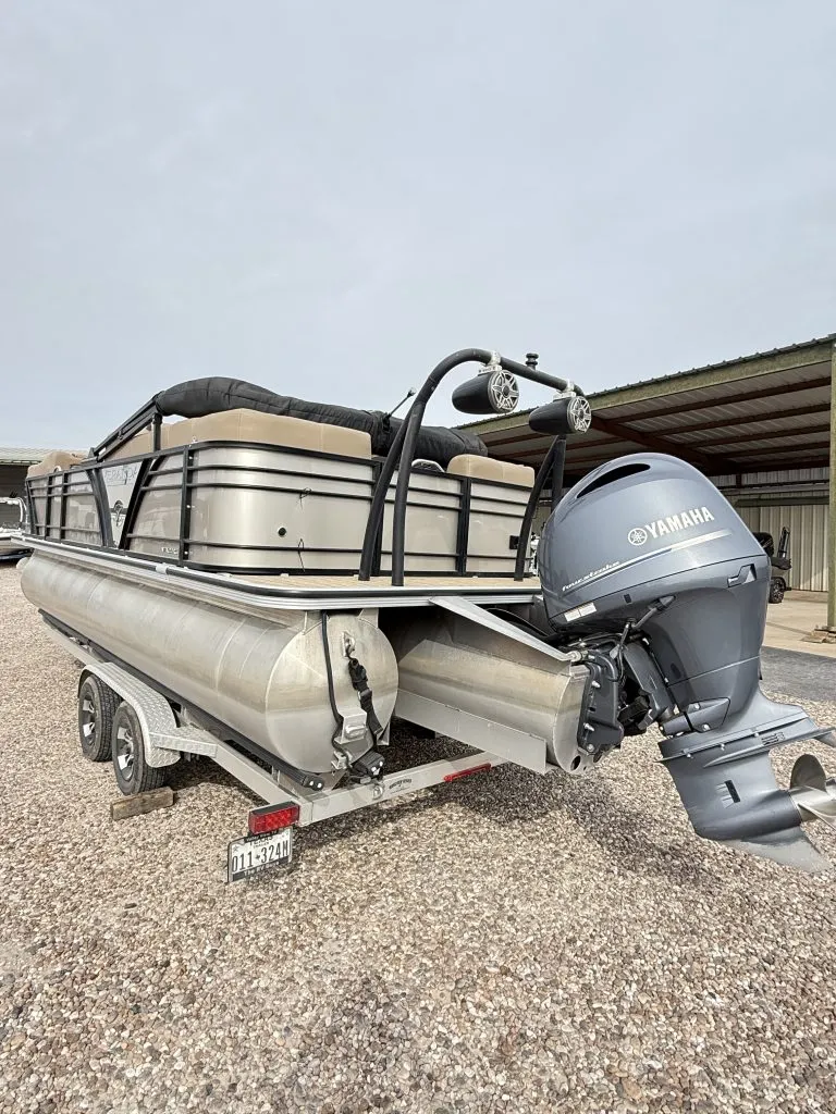 Slide: The Image of Veranda VTX22RC Pontoon 2021 - 5