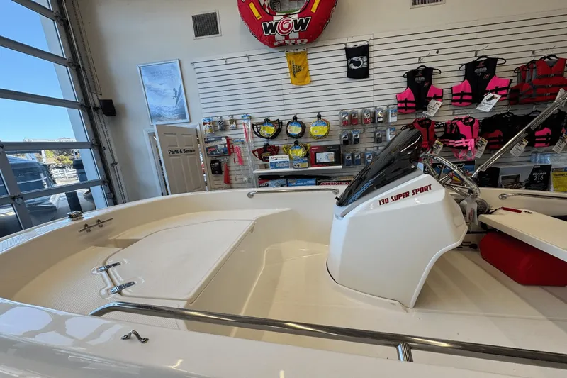 Slide: The Image of Boston Whaler 130 Super Sport 2026 - 11