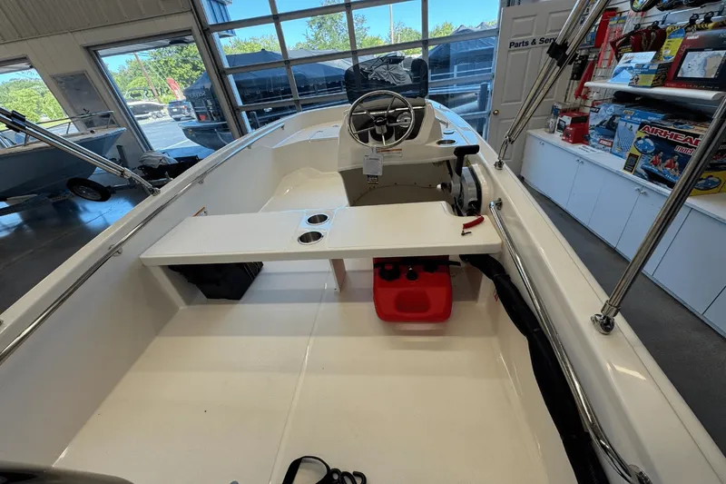 Slide: The Image of Boston Whaler 130 Super Sport 2026 - 6
