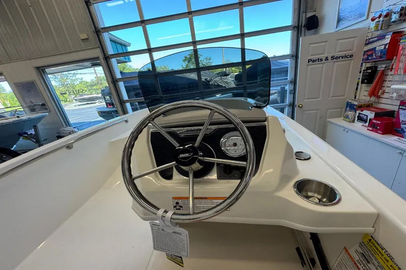 Slide: The Image of Boston Whaler 130 Super Sport 2026 - 9