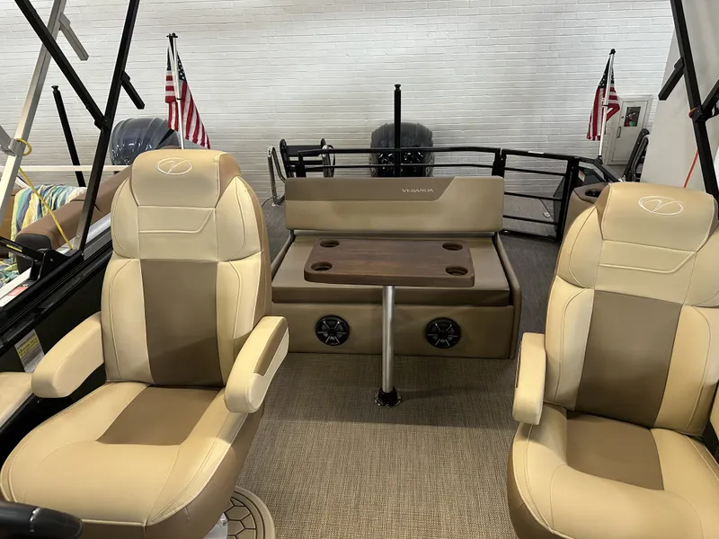 Slide: The Image of Veranda VR235VLI Tritoon 2026 - 2