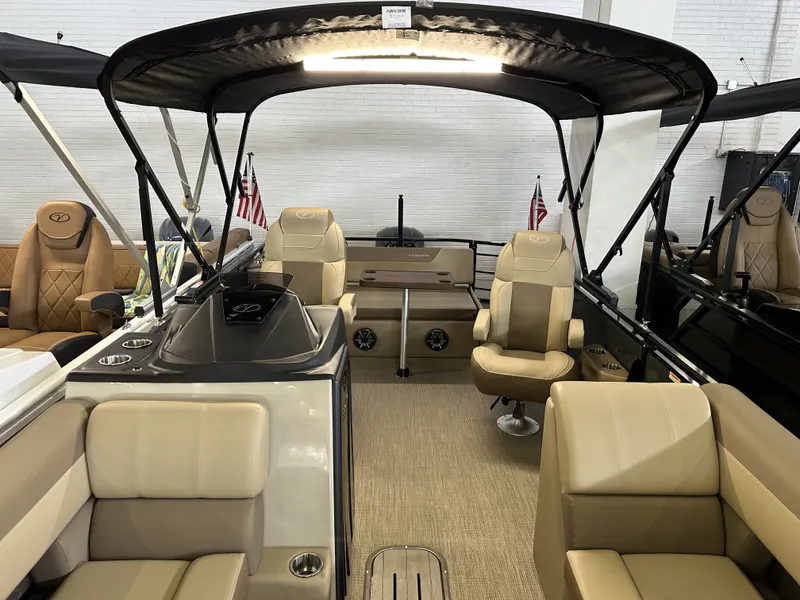 Slide: The Image of Veranda VR235VLI Tritoon 2026 - 1