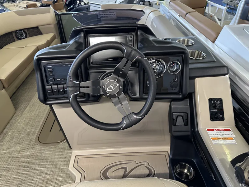 Slide: The Image of Veranda VR235VLI Tritoon 2026 - 4