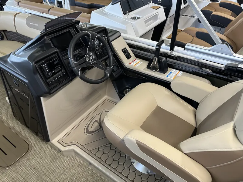 Slide: The Image of Veranda VR235VLI Tritoon 2026 - 3