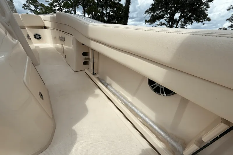 Slide: The Image of Grady-White 271 CANYON 2021 - 15