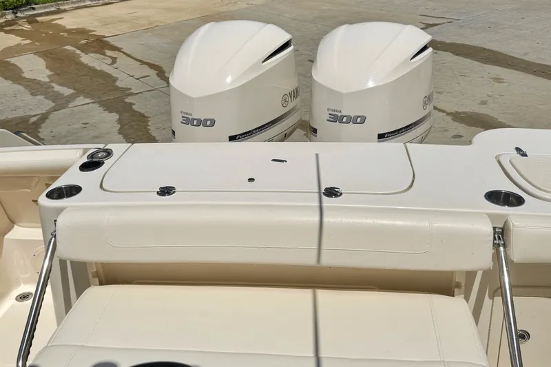 Slide: The Image of Grady-White 271 CANYON 2021 - 16