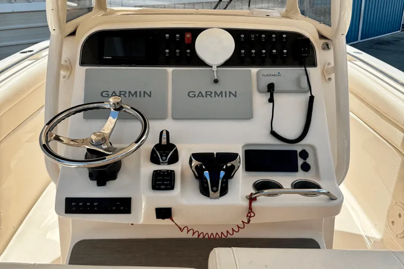 Slide: The Image of Grady-White 271 CANYON 2021 - 7