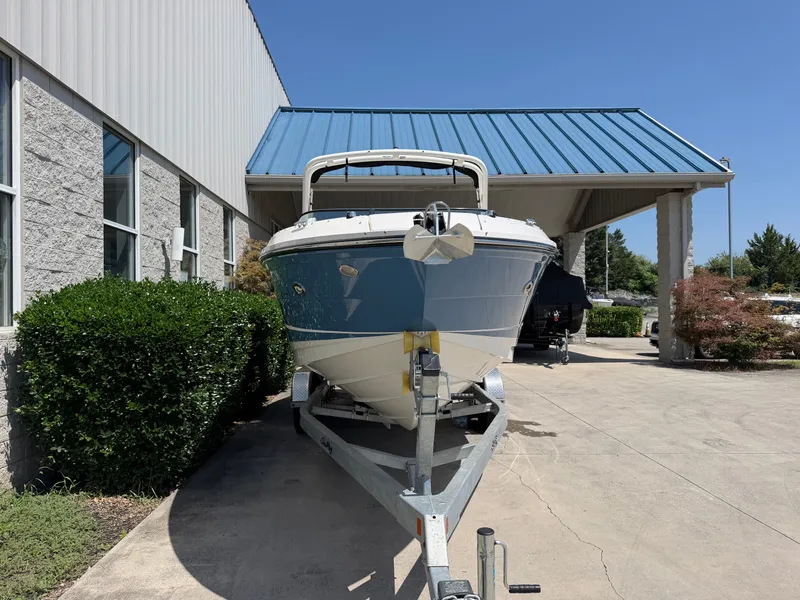 Slide: The Image of Sea Ray SLX 250 2022 - 2