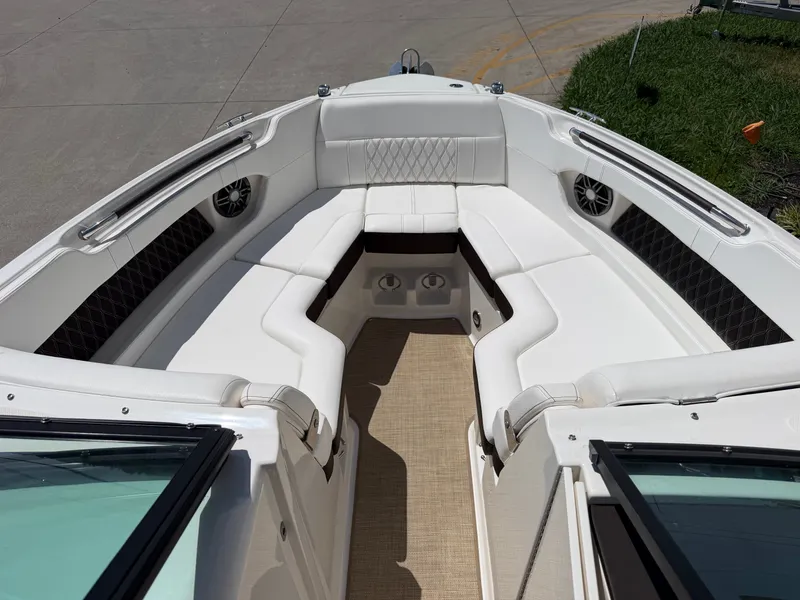 Slide: The Image of Sea Ray SLX 250 2022 - 14