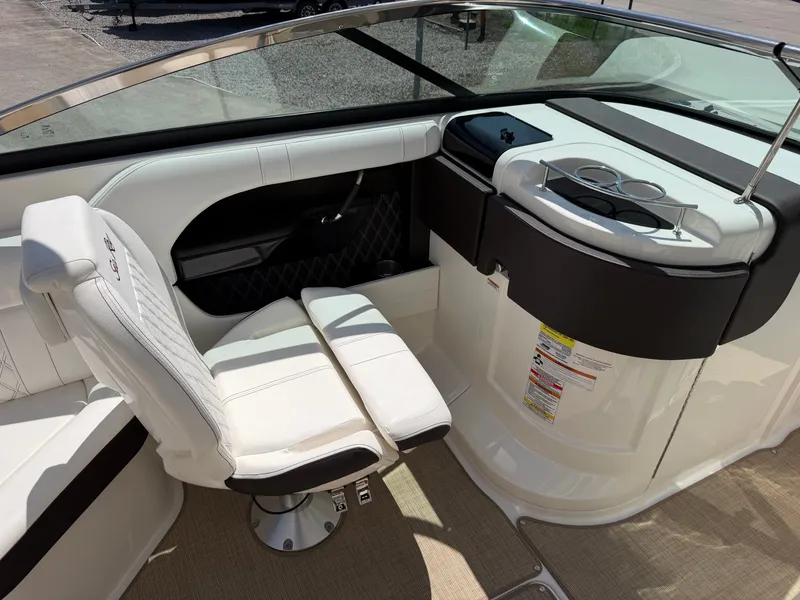 Slide: The Image of Sea Ray SLX 250 2022 - 9