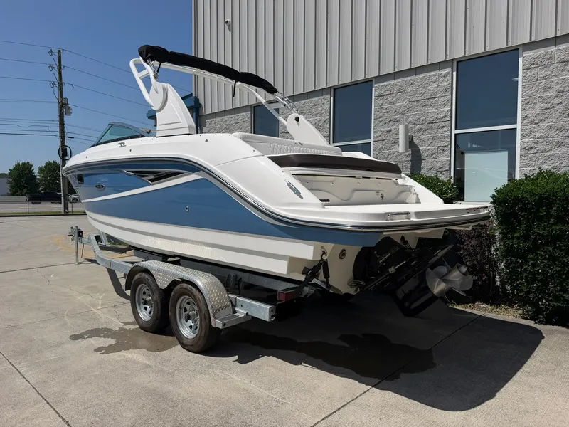 Slide: The Image of Sea Ray SLX 250 2022 - 4
