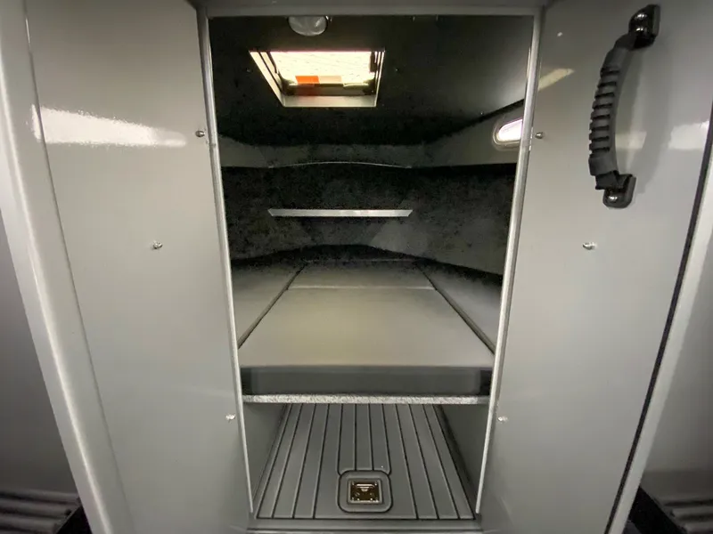 Slide: The Image of North River 2900 SXL 2026 - 11