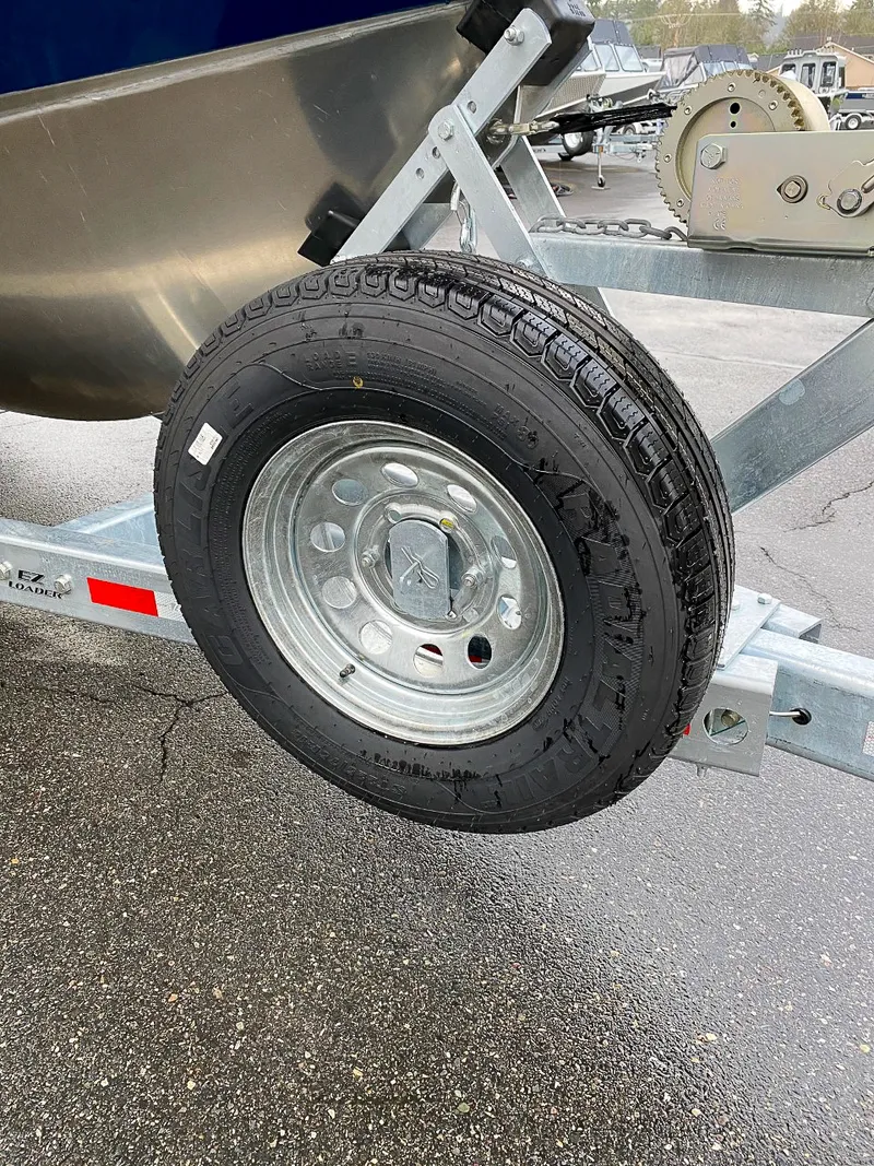 Slide: The Image of North River 2900 SXL 2026 - 24