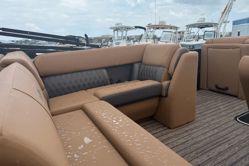 Slide: The Image of Harris Cruiser 230 2026 - 10