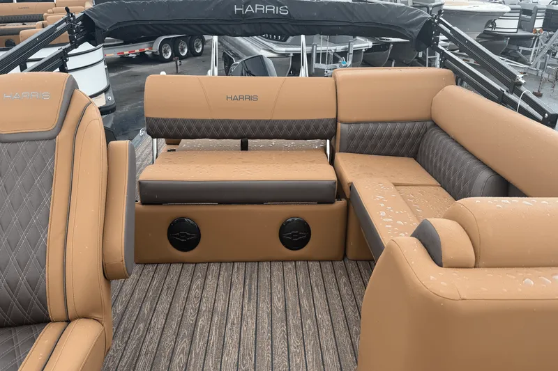 Slide: The Image of Harris Cruiser 230 2026 - 11