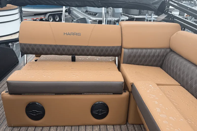 Slide: The Image of Harris Cruiser 230 2026 - 12