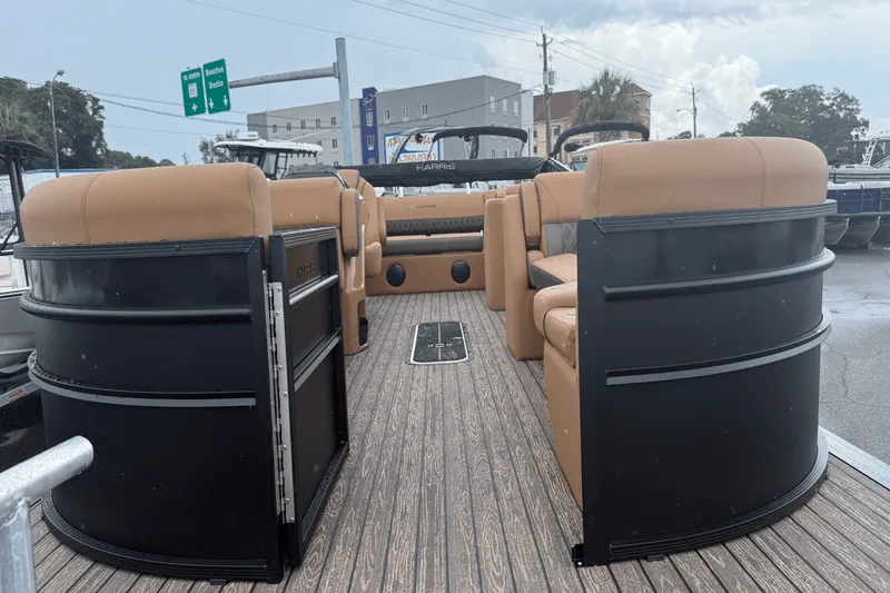 Slide: The Image of Harris Cruiser 230 2026 - 17