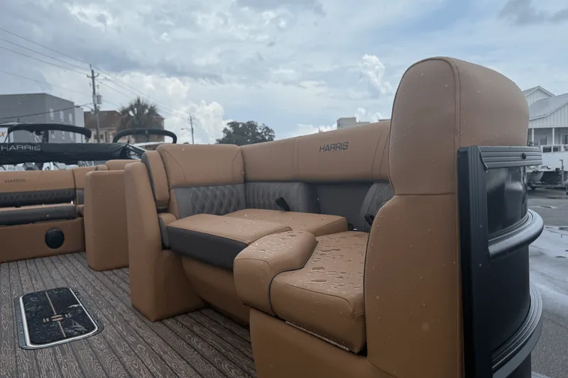 Slide: The Image of Harris Cruiser 230 2026 - 18