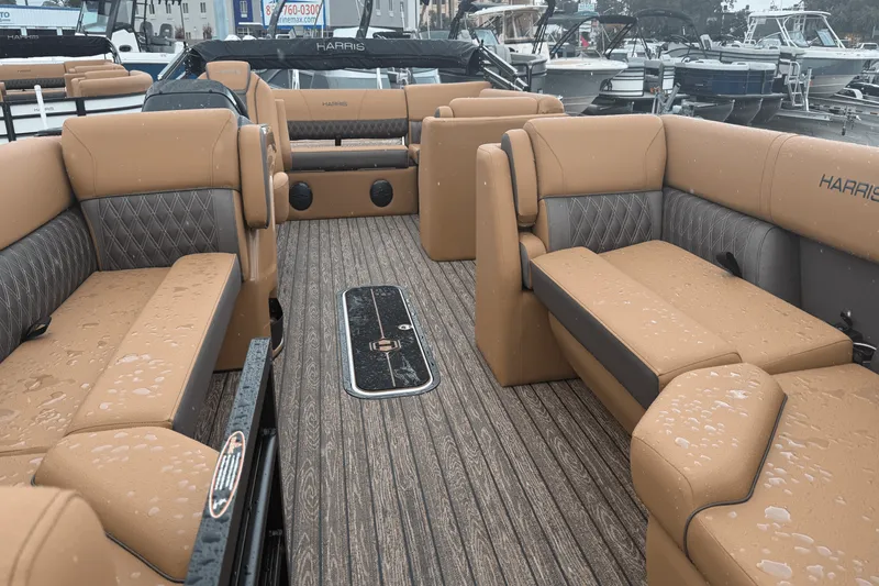 Slide: The Image of Harris Cruiser 230 2026 - 19