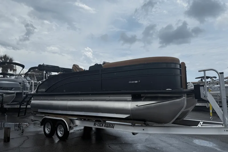 Slide: The Image of Harris Cruiser 230 2026 - 2