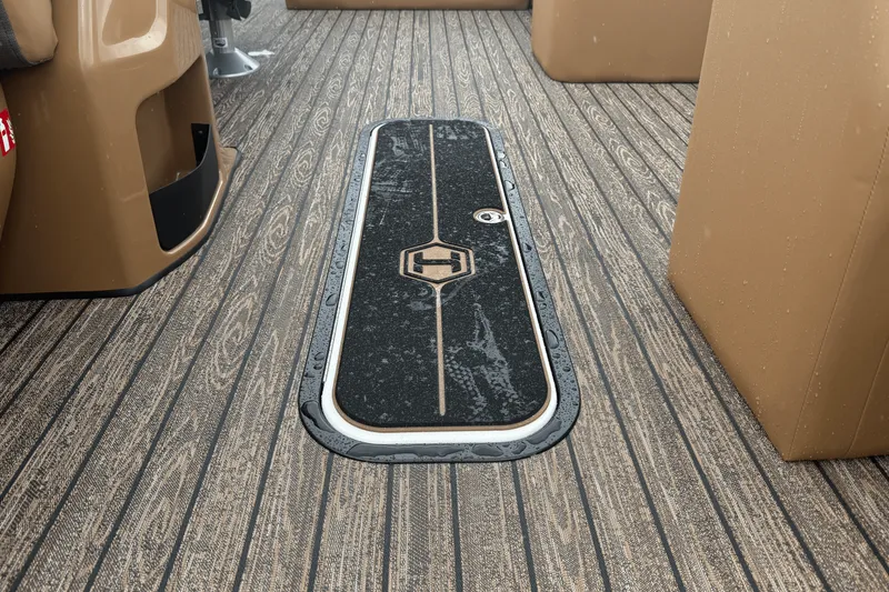 Slide: The Image of Harris Cruiser 230 2026 - 21