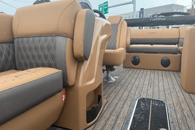 Slide: The Image of Harris Cruiser 230 2026 - 23