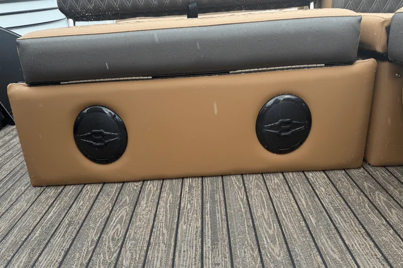 Slide: The Image of Harris Cruiser 230 2026 - 25