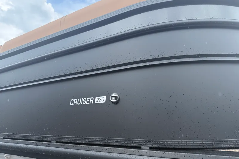 Slide: The Image of Harris Cruiser 230 2026 - 3